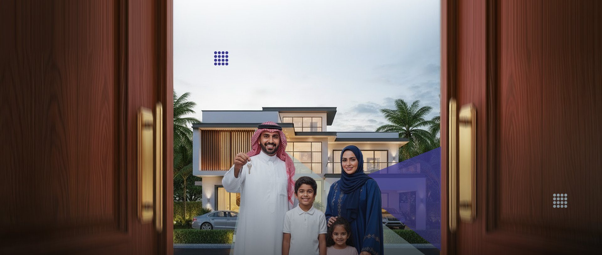 عائلة سعودية أمام فيلا حديثة وربّ الأسرة يحمل مفاتيح المنزل
